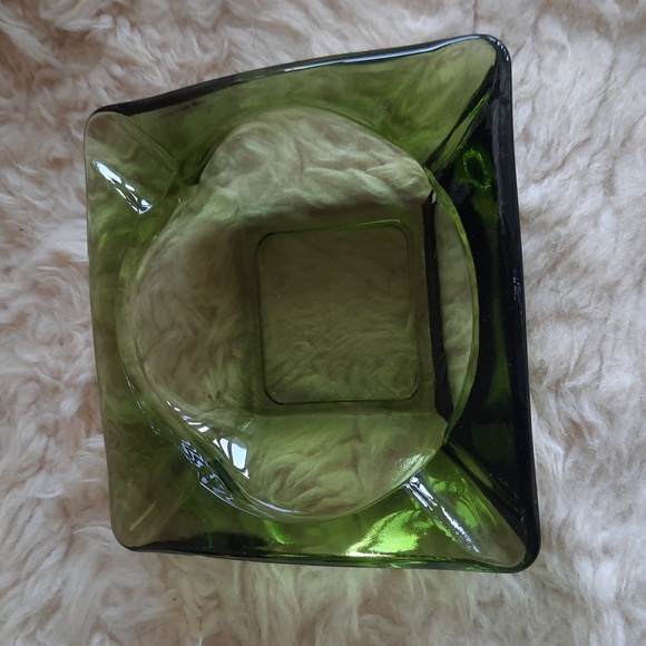 Mid century 6 inch green glass ashtray - Picture 1 of 4